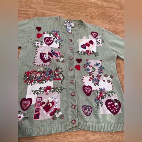 Women’s size small, embroidered, Valentine’s Day sweater, sage green - Picture 6 of 10